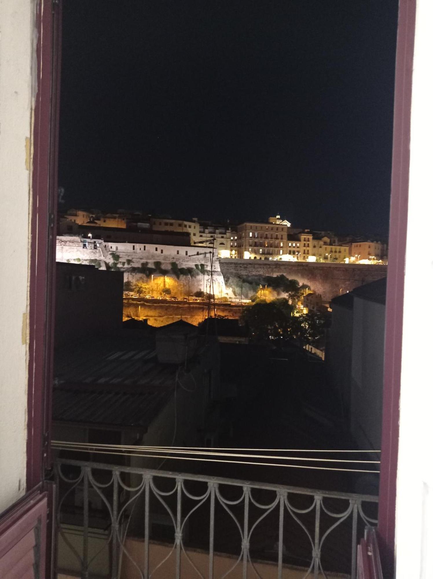 Central Moon Cagliari Vista Mare Δωμάτιο φωτογραφία